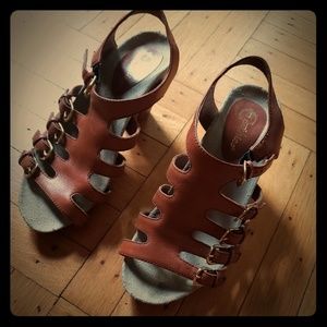 Earthies Larissa Sandal, size 8B (M)